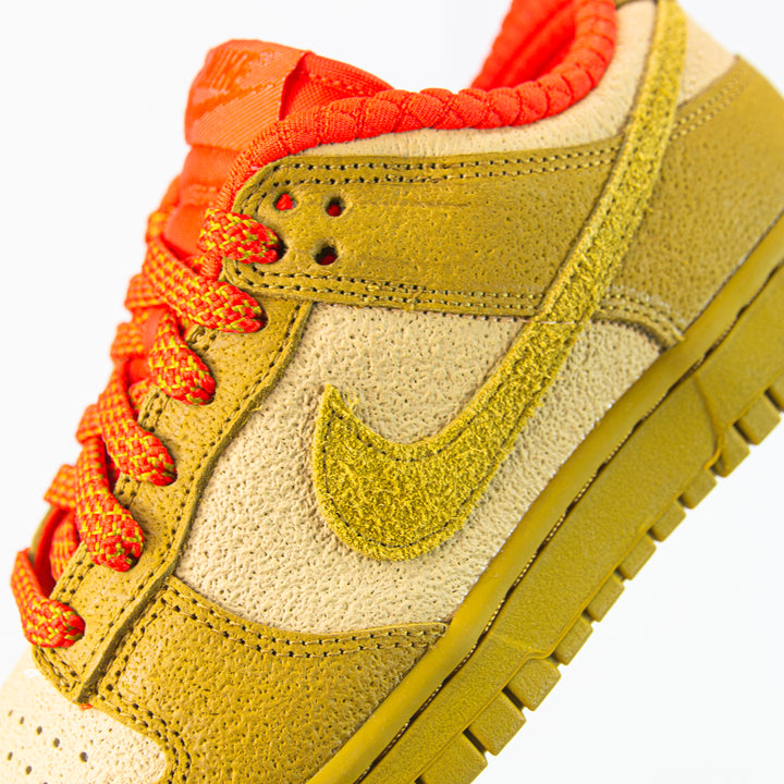 WMNS Dunk Low (Sesame/Bronzine/Picante Red)